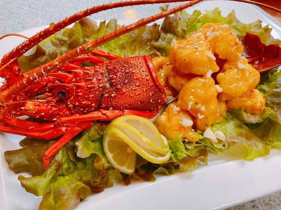 活け締め熟成イセエビのお料理