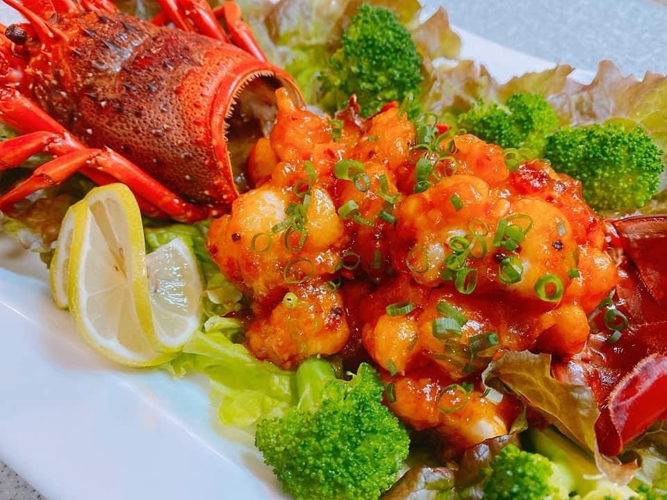活け締め熟成イセエビのお料理